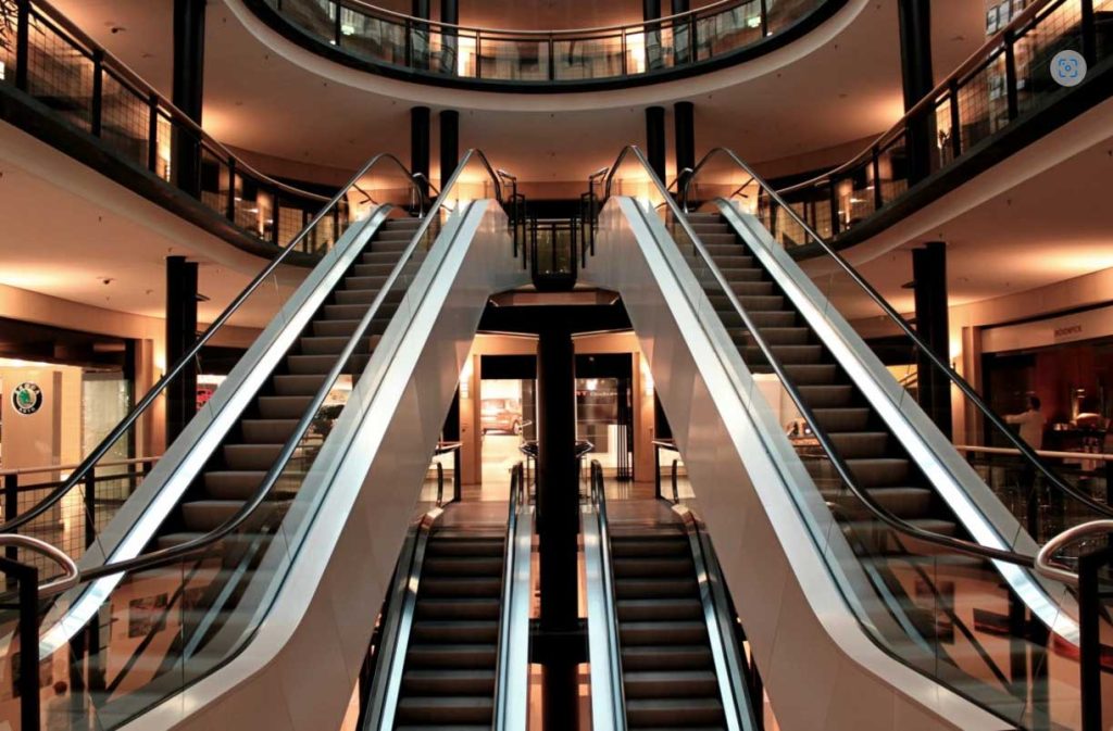 rulltrapport i shoppingcenter